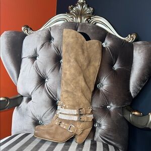 💎 Gimmicks by Buckle Studded Fringe Wedge "Superstar" Sneakers 💎